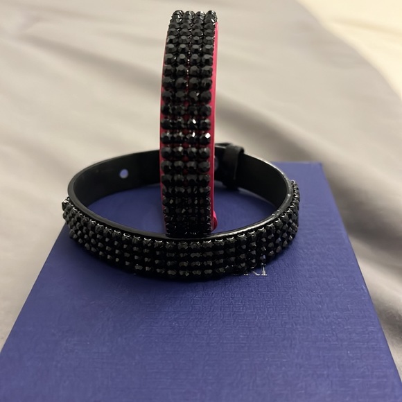 SWAROVSKI CRYSTAL LEATHER BRACELET SET 🔥🔥 - Picture 3 of 13